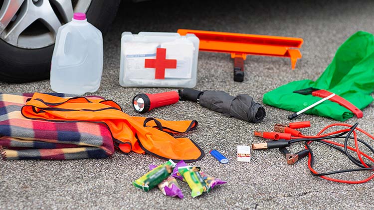 Tener un kit de emergencia en el auto