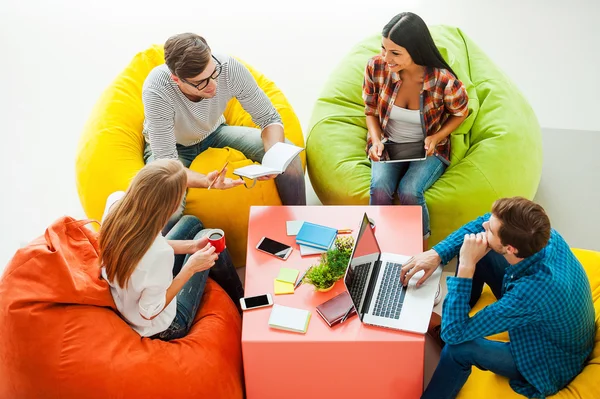 Reconocimientos a jóvenes innovadores