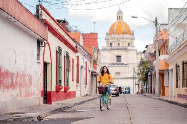 Niña paseando en Guatemala